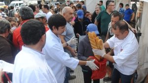 Regalaron pan en rechazo al aumento del precio de la harina