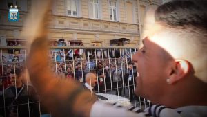 Video: Enzo Pérez y los jugadores cantando con los hinchas en la previa del partido con Nigeria