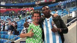 Rusia 2018: Mendocino selló la fraternidad de Argentina con Nigeria intercambiando camisetas