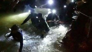 Tailandia: rescataron a dos niños más de la cueva