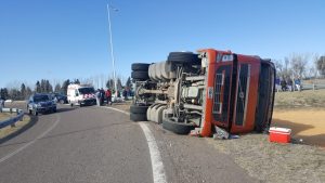 Mendoza: Un camión volcó en la ruta 7