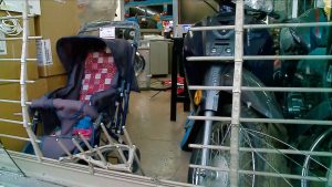 Las Heras: asaltaron un local a una cuadra de la plaza y se llevaron de todo