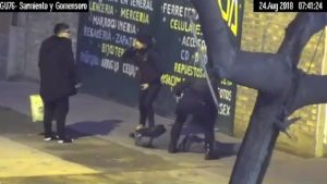 Video: Le roban a joven en Guaymallén y la gente no hace nada