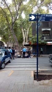 Una moto atropelló a una mujer en el centro