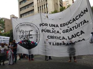 El SUTE marchó en contra el arranque anticipado de clases