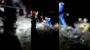 Video: Volcó su auto, derrapó y terminó en el río Mendoza