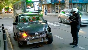 Chocaron un micro y un auto en el microcentro