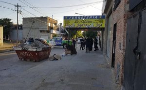 Video: hombre arrojó el cadáver de su mujer a un container de basura