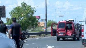 Una pareja está internada tras chocar con una camioneta