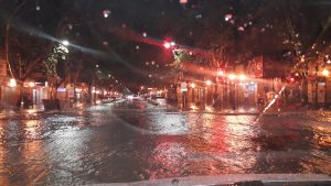 Video: La fuerte lluvia transformó calles del Gran Mendoza en "ríos"