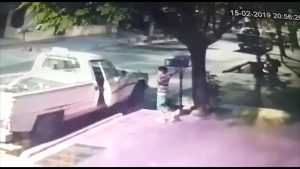 Video: llevaron niños a robar una camioneta en el barrio Bombal