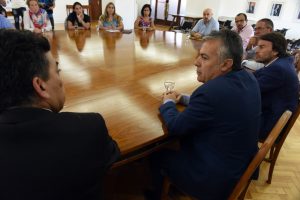 Conflicto UNCuyo: el Gobernador recibió a padres