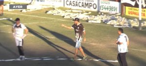 Hinchas entraron con palos a la cancha en un partido entre mendocinos