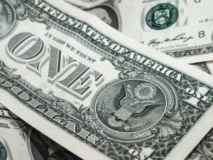 ¿Bajarán los precios con esta baja del dólar?