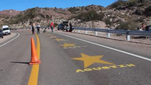 Pintaron estrellas para recordar a las víctimas de Cuesta de los Terneros