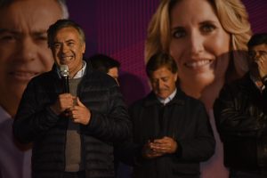 Cornejo cambió de estrategia y ahora pide votar por Macri