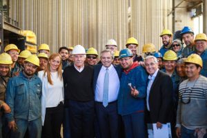 Alberto Fernández en Mendoza: visitó una industria y habló en conferencia