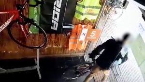 Video: así se robaron una bicicleta nueva