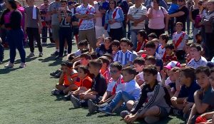 Chicos de Godoy Cruz recibieron productos de River