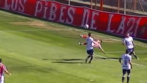 Video: el golazo de chilena por el que perdió la Lepra