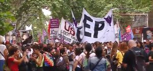 Video: una multitud marchó contra la violencia machista