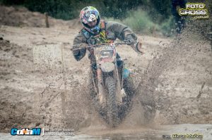 Es mendocina, tiene 23 años y necesita ayuda para competir en el campeonato argentino de Motocross