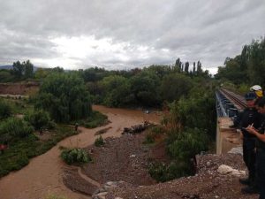 Un hombre falleció tras ser arrastrado por el agua del zanjón de Los Ciruelos