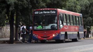 Las Heras: le pegaron y robaron a un pasajero de la línea 600