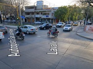 Mendoza: joven de 28 muy grave tras chocar con su moto en la Costanera