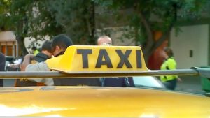 Maipú: ladrones con armas interceptaron a un taxista y le robaron