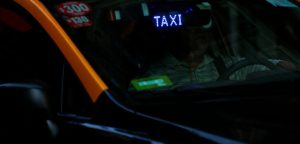 Mendoza: pareja se hizo pasar por clientes y le robaron hasta la batería del taxi