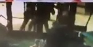 Video: Atacaron con una pala a un comerciante de Luzuriaga