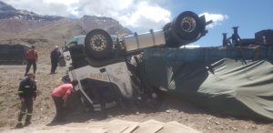 Mendoza: falleció un camionero en terrible accidente en Uspallata