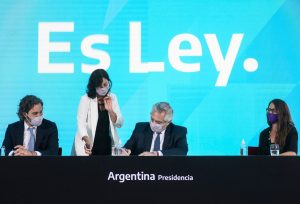 Oficializaron la promulgación de las leyes de interrupción voluntaria del embarazo y del Plan 1000 Días