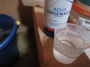 Mendoza: le dieron agua oxigenada como "chiste" y ahora pelea por su vida