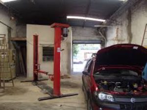 Mendoza: robaron un taller mecánico y se llevaron el auto de un cliente