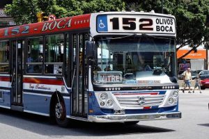 Un hombre fue apuñalado en un colectivo por pedir distanciamiento