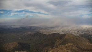 Video: la increíble imagen del viento Zonda llegando a la Ciudad de Mendoza