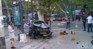 "Se ofreció a lavármelo": playero le sacó el auto a un turista y se lo destruyó en pleno centro