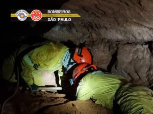 Tensión mundial: 15 bomberos se encuentran atrapados en una caverna luego de su colapso