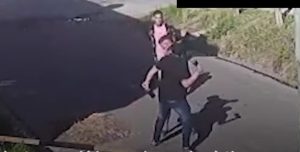 Video: asesinaron a botellazos y golpes a un joven de 16 años