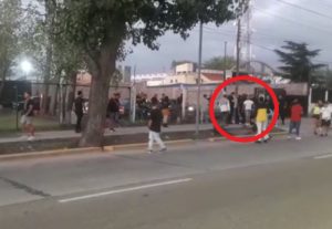 Video: Un grupo de 10 personas atacó a un joven a la salida de un boliche mendocino