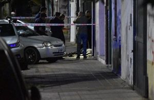 Un ladrón que asaltaba a jubilados se disparó y murió