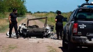 Triple crimen en Rosario: "Manejé con un cadáver, me asusté y prendí fuego el auto"