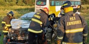 Tragedia nacional: murieron tres personas tras el choque de un auto con un colectivo