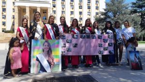 Reinas de Guaymallén se manifestaron en apoyo a Julieta Lonigro