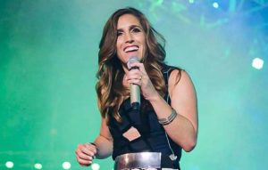 Video: Soledad Pastorutti se desplomó sobre el escenario en pleno show