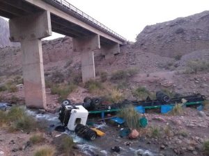 Mendoza: falleció un camionero mendocino tras volcar en Alta Montaña