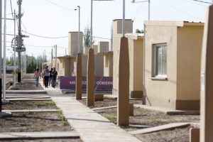 Causó pánico: circulaba en moto borracho y a los tiros por un barrio de San Martín