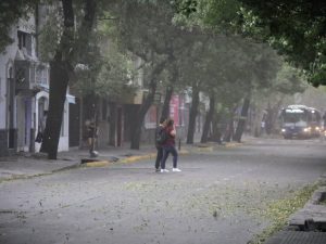 Zonda: suspenden las clases en zonas de Mendoza para turnos vespertino y nocturno este miércoles